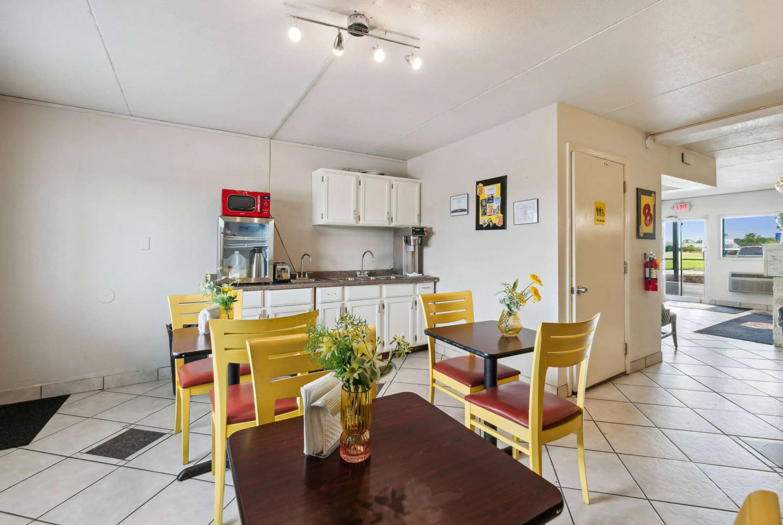 Super 8 by Wyndham Millbury/Toledo