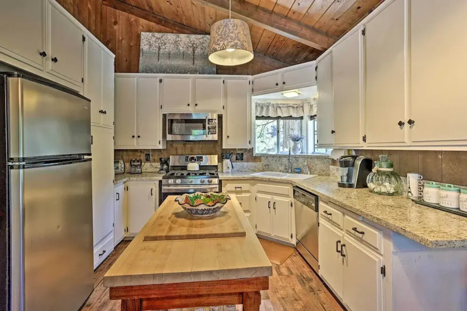 Stunning Mountain-top Getaway w/ Multi-level Decks