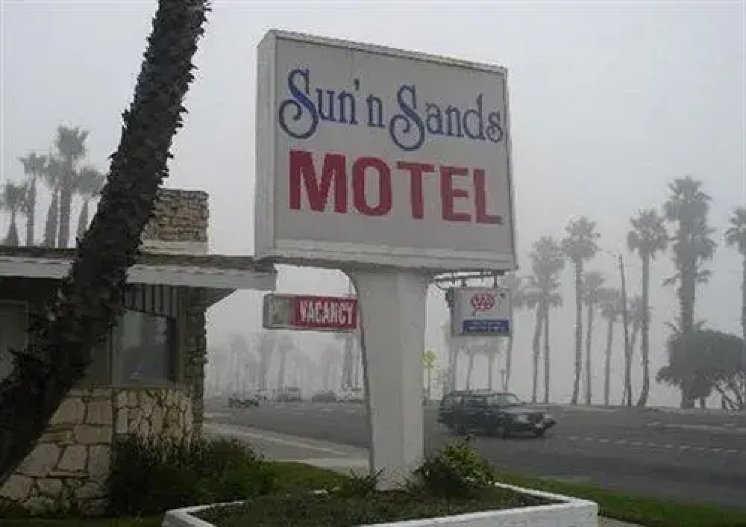 Sun n Sands Inn