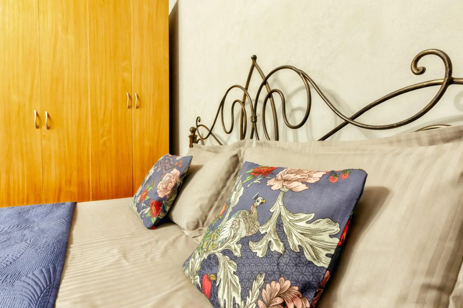 Лайтхаус на улице Кунаева 83А