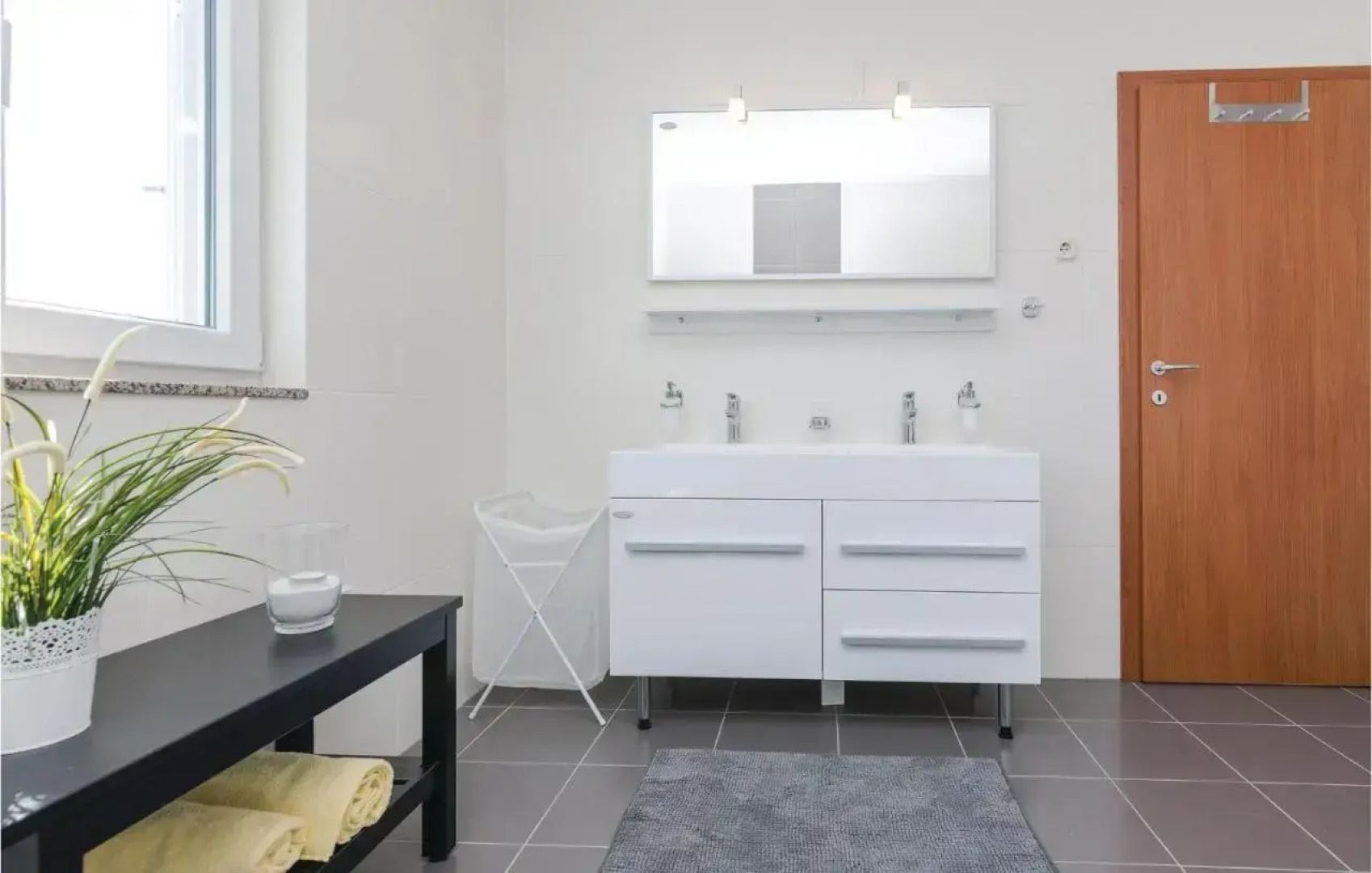 Four-Bedroom Holiday Home in Suhovare