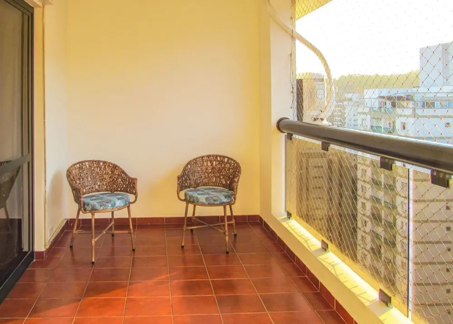 Apto a 200 m da Praia das Pitangueiras-guaruj SP