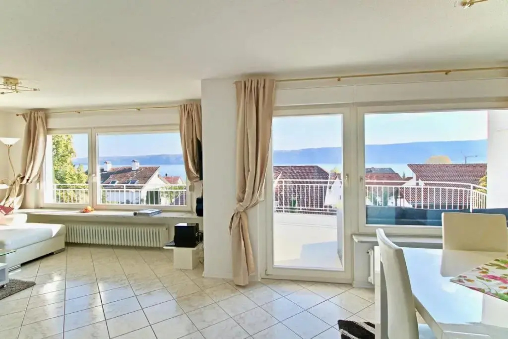 Seeterrasse mit Seeblick