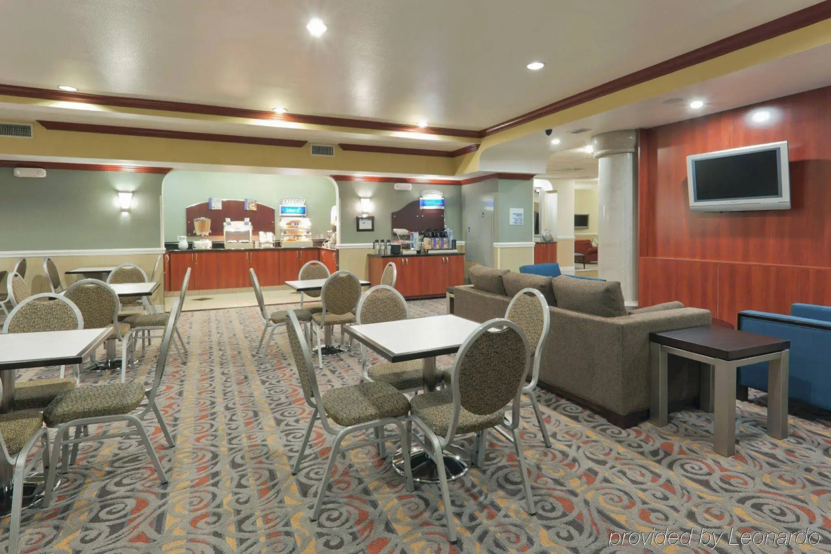 Holiday Inn Express and Suites Bakersfield Central by IHG
