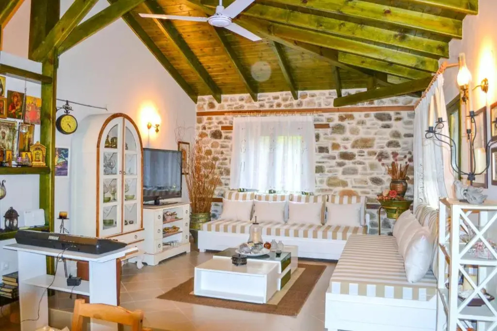 Nikos Stone House 80m from the beach with wifi
