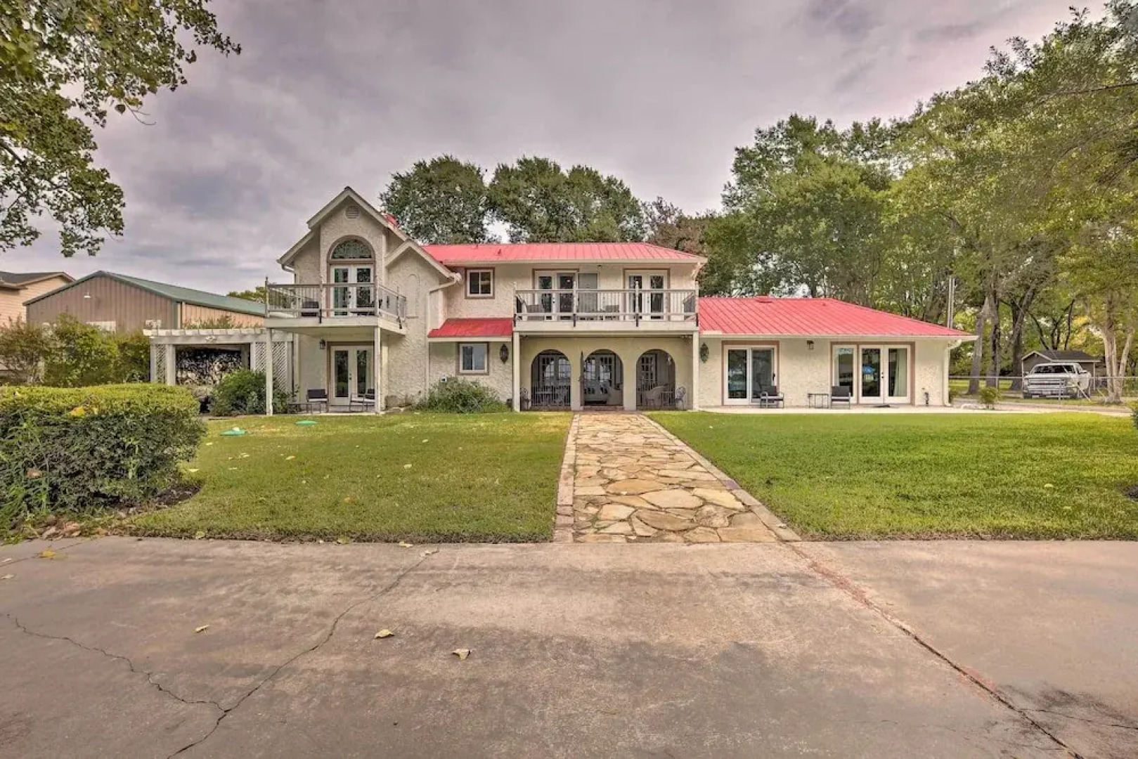 Modern Lake Conroe House w/ Lakefront Park & Deck!