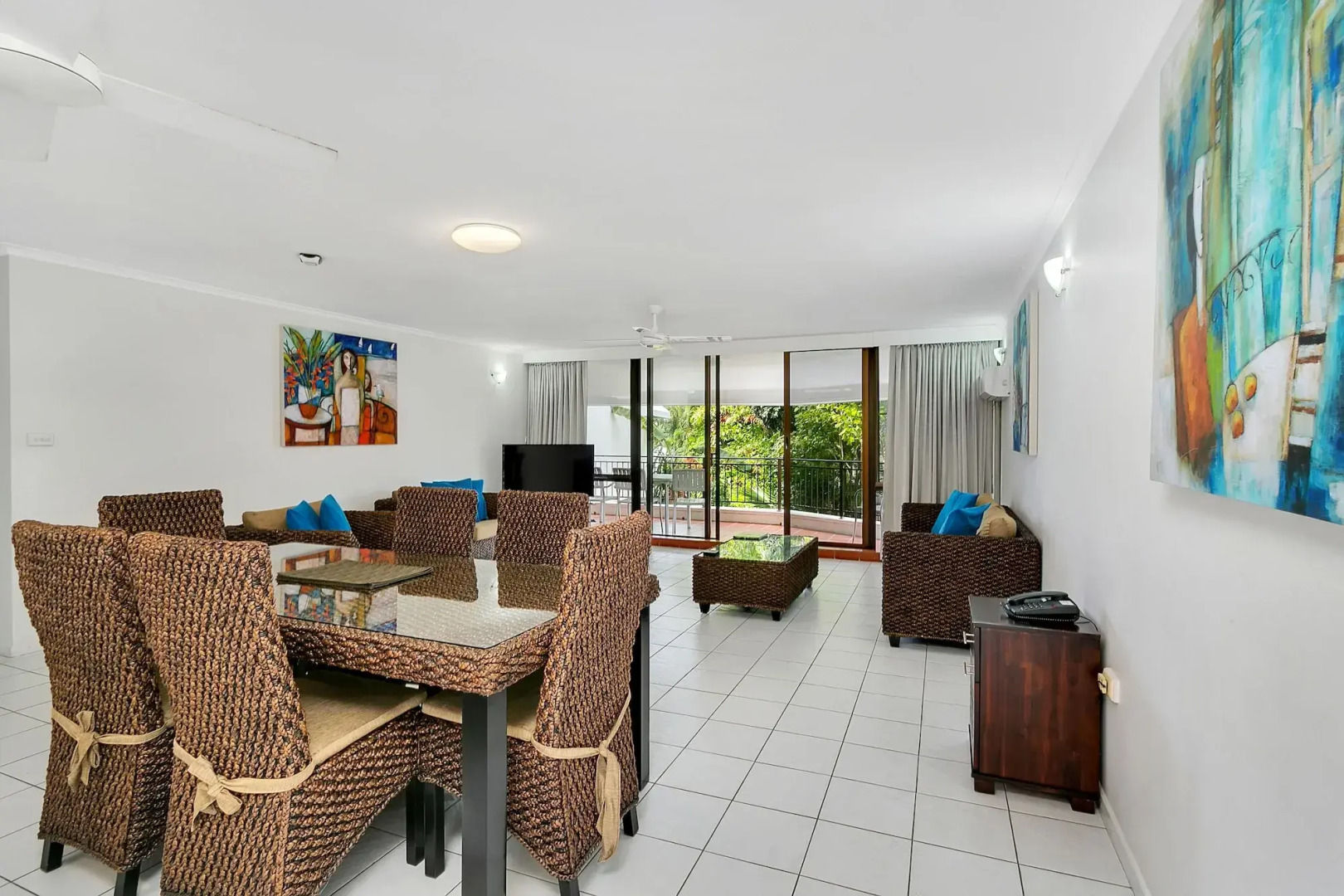 Roydon Beachfront Apartments