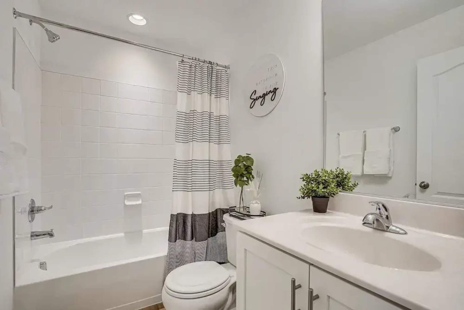 Charles Town Townhome: 9 Mi to Harpers Ferry