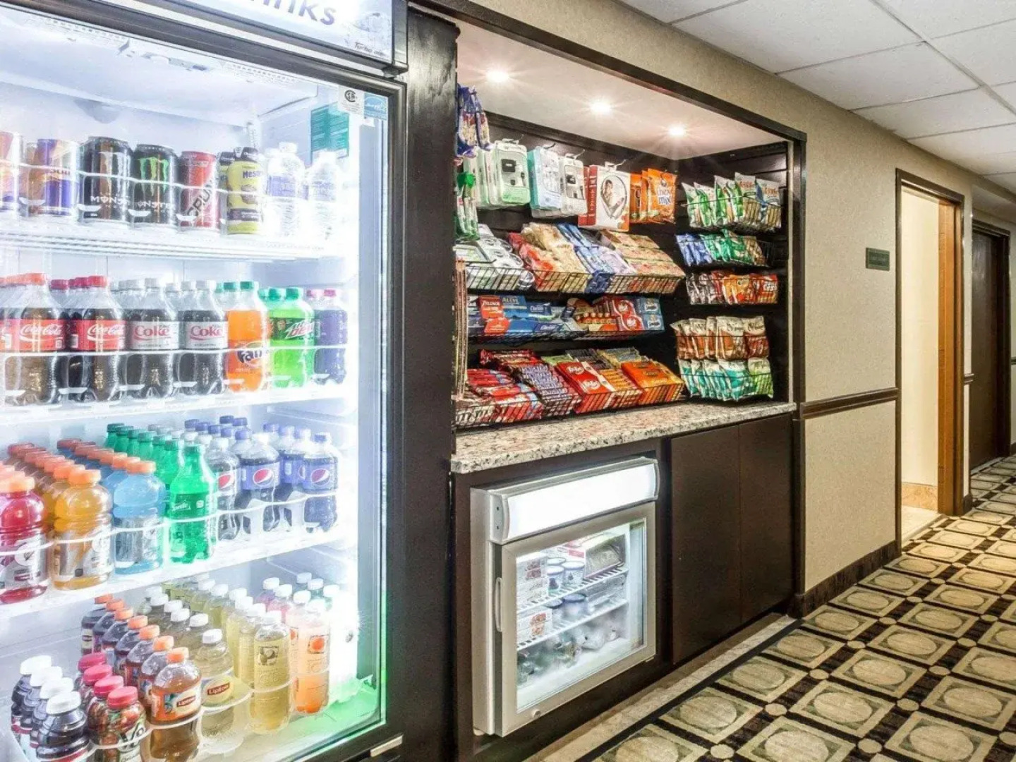 Comfort Inn & Suites - near Robins Air Force Base Main Gate