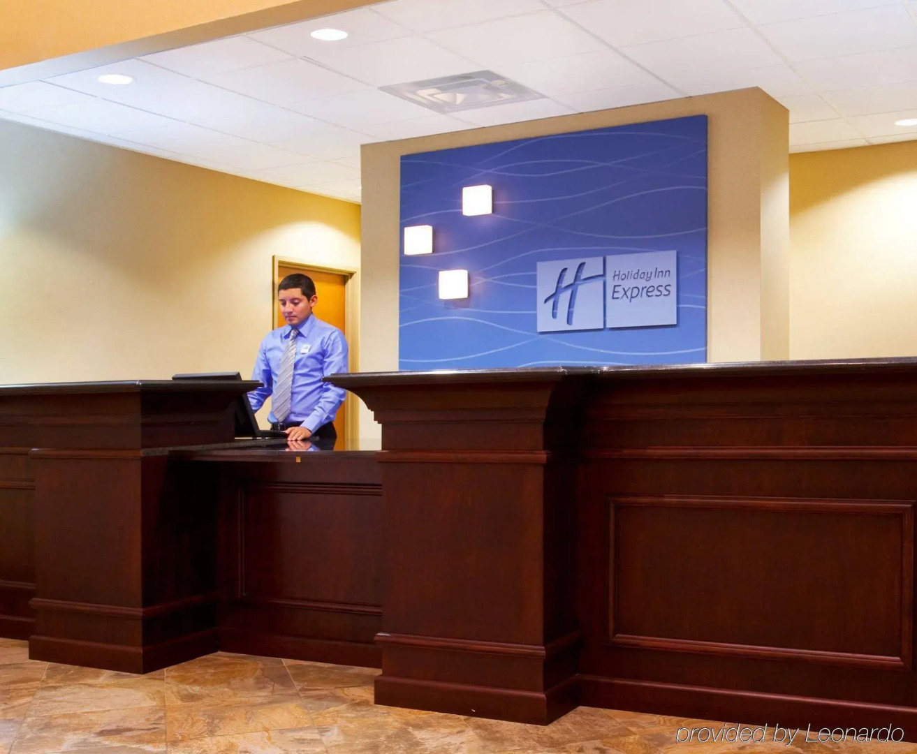 Holiday Inn Express & Suites Waukegan by IHG
