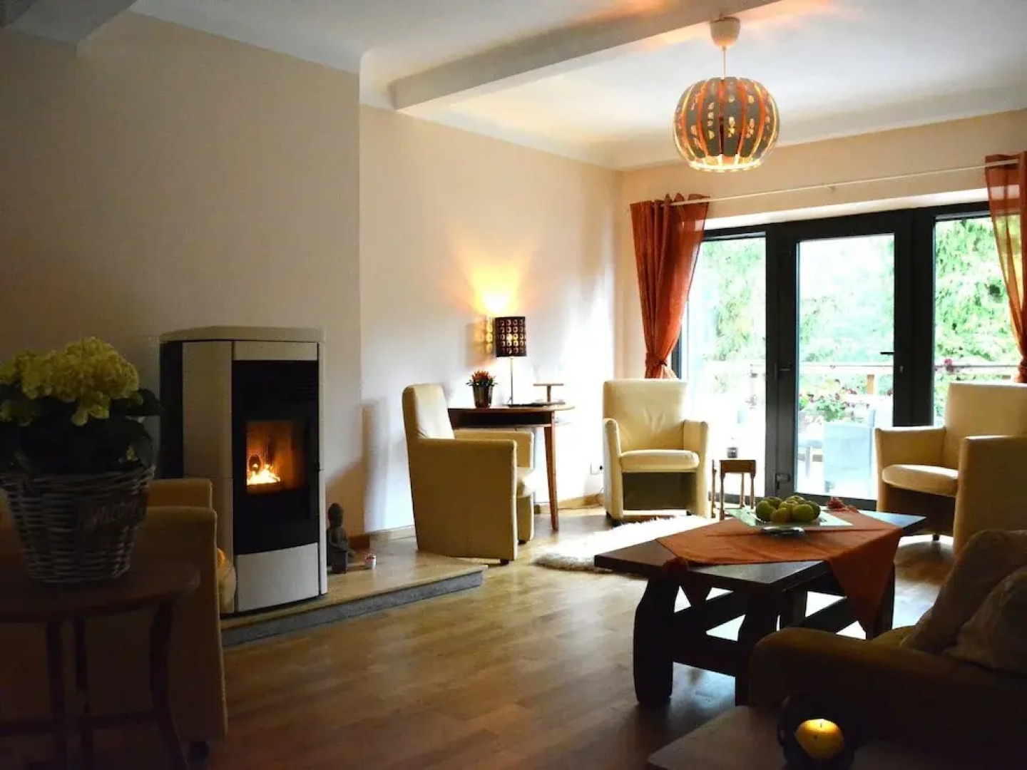 Chalet Renovated with Great Care, Large Garden, Direct Access To the River