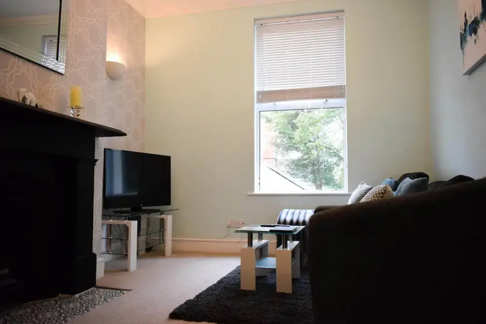 Higher Living-Professional Southsea Apartment