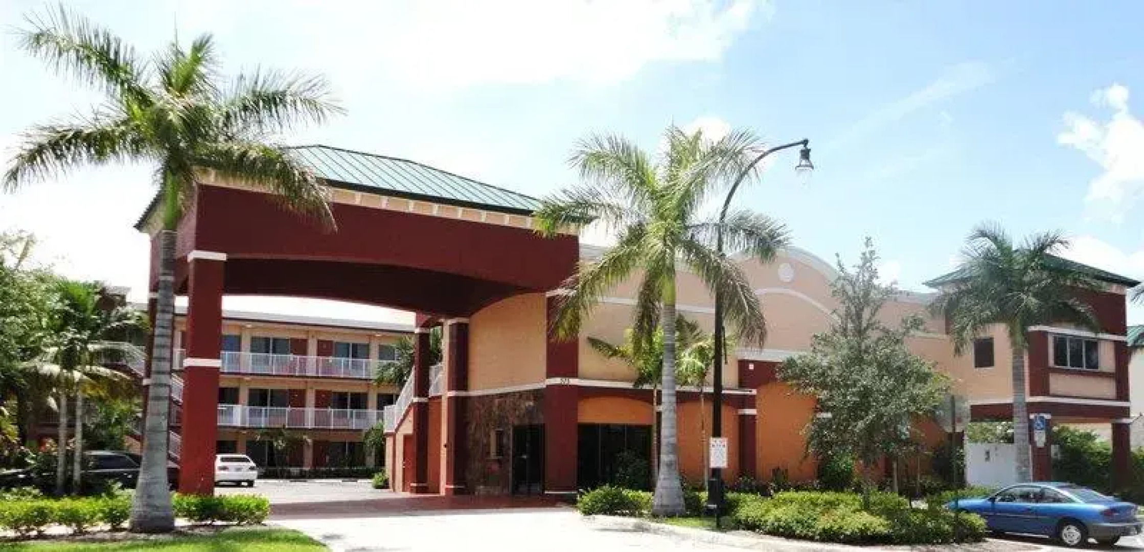 Plantation Inn Hotel & Lounge