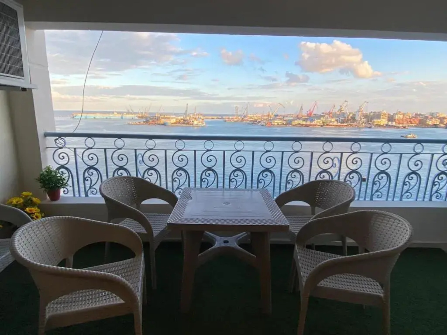 شقه مطله علي قناة السويس والبحر فيو رائع 702