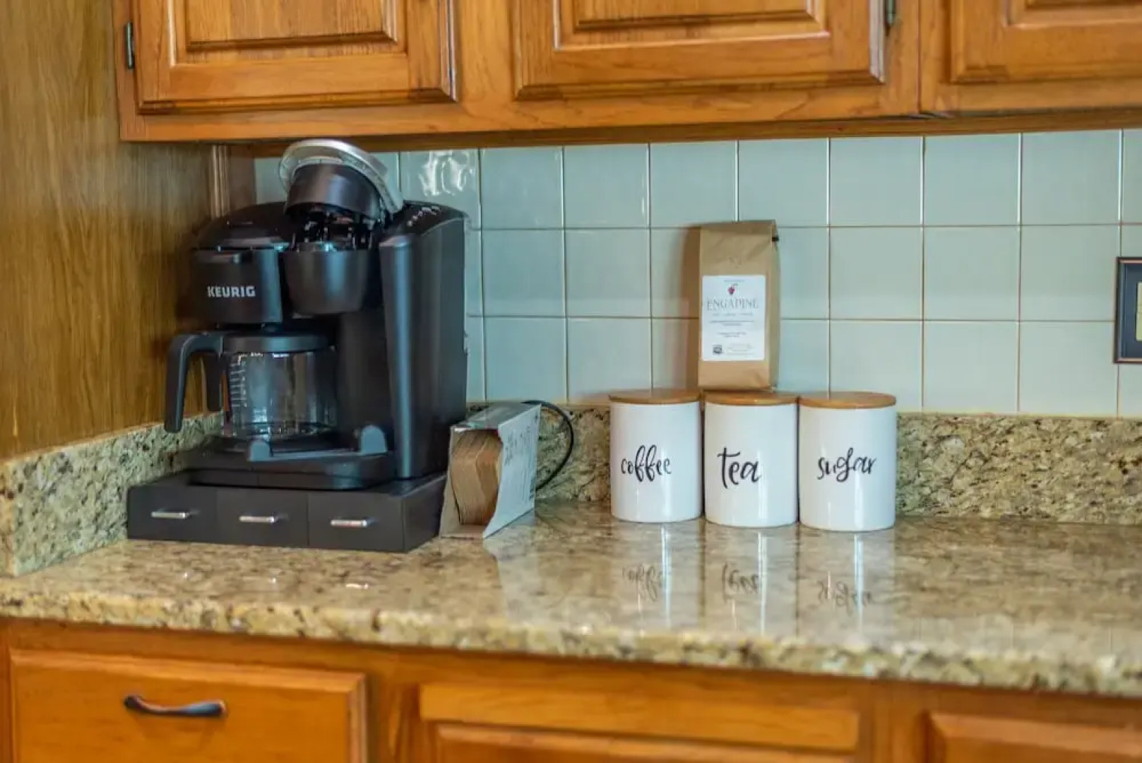 Honey Hill Inn & Cabins at Engadine