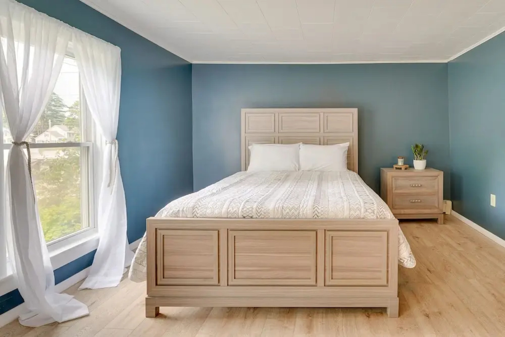 Outdoorsy Oasis w/ Screened Porch in Claremont