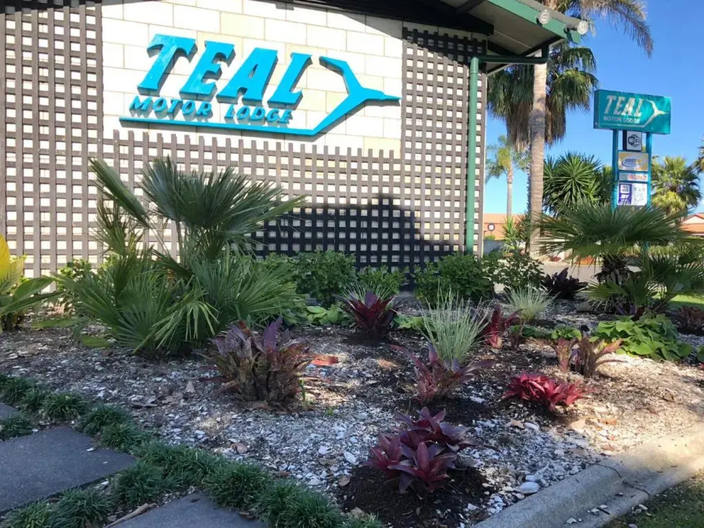 Teal Motor Lodge