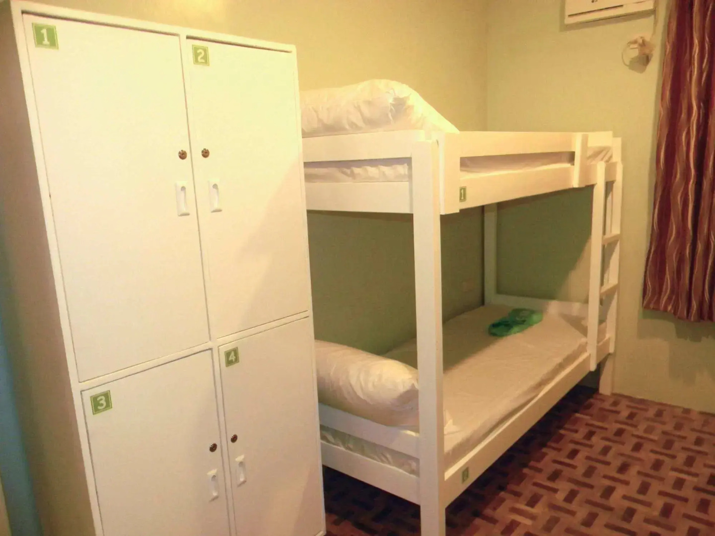 TR3ATS Guest House Bohol - Hostel