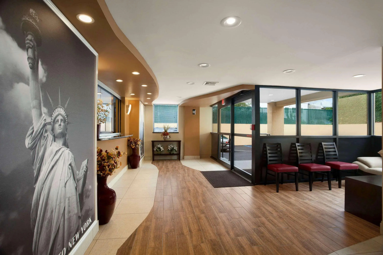 Super 8 By Wyndham Bronx