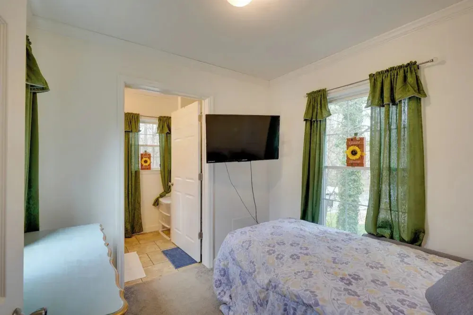 2 Mi to South Boston Speedway: Cozy Tiny Home!
