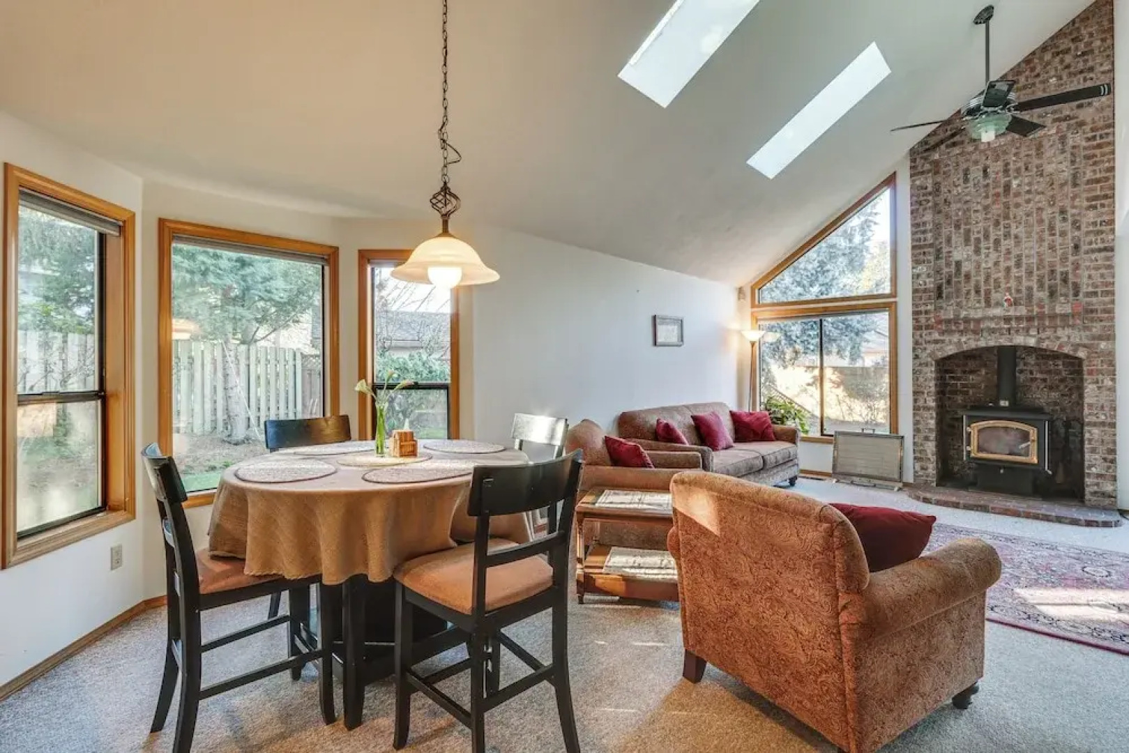 Lovely Portland Home ~ 10 Mi to Downtown!