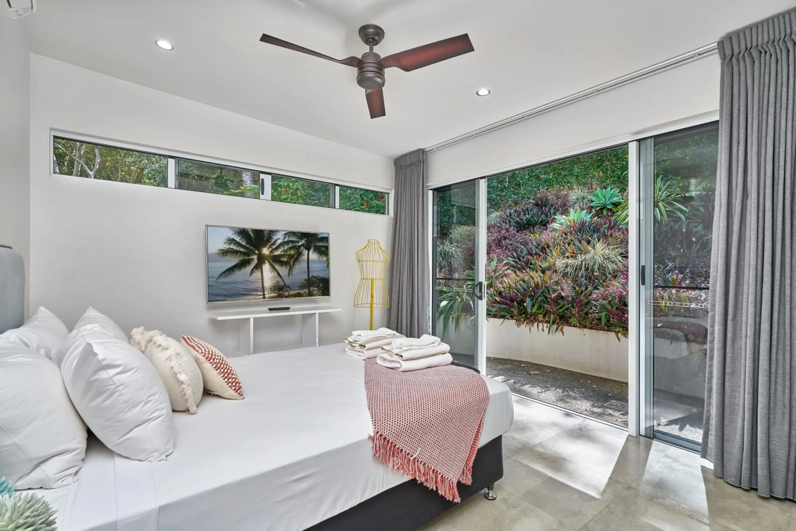 Canopy Views Luxury Holiday House Palm Cove