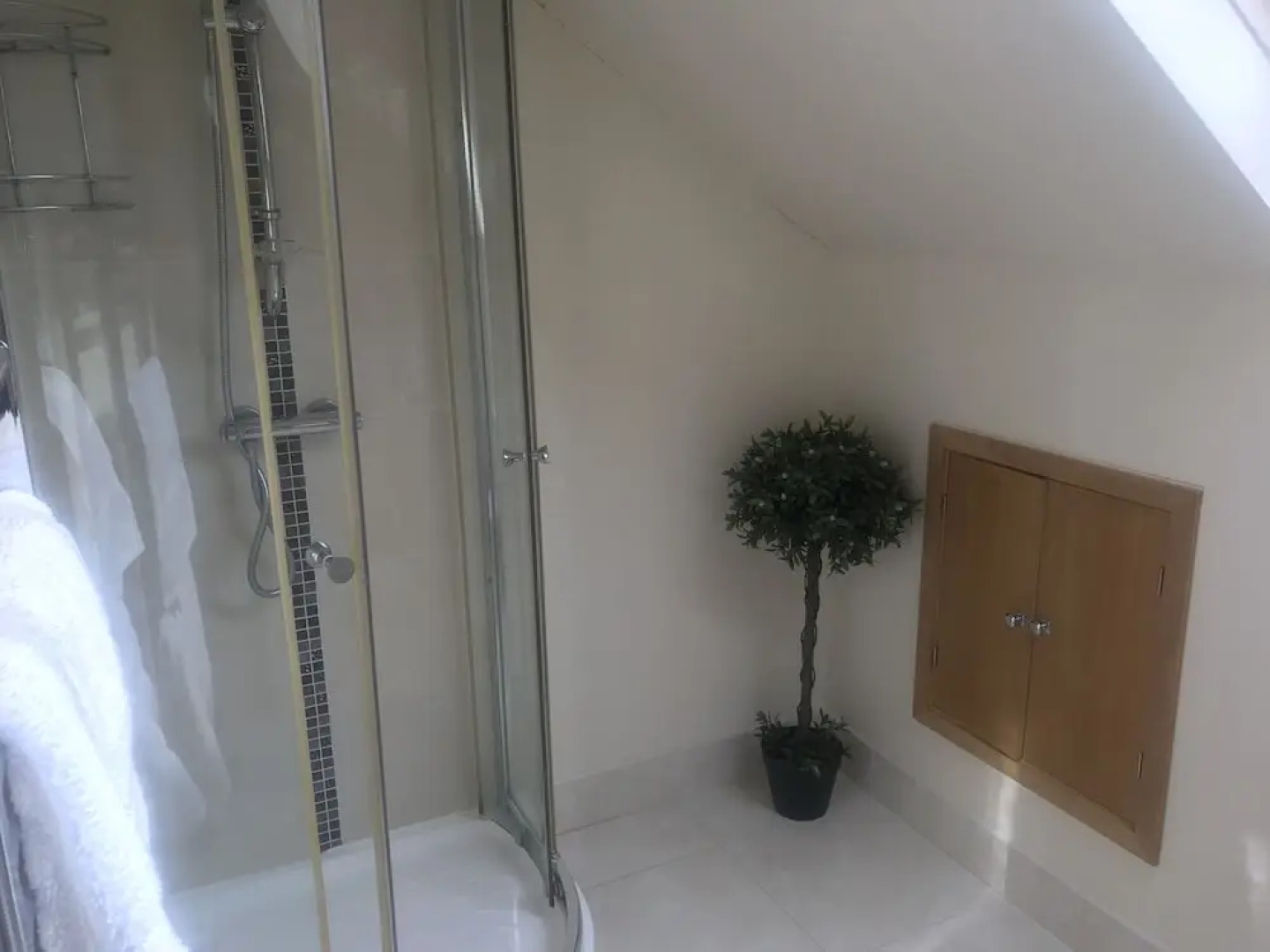 Dungannon 2 Bed Bungalow - Sleeps 5 - Pet Friendly