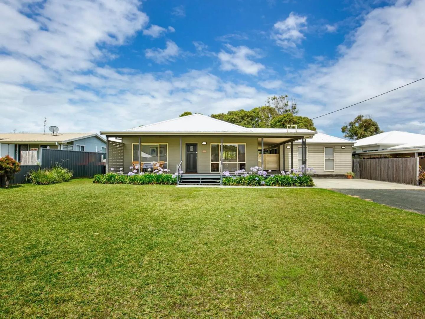 Beach Central I Pet Friendly I 2 Mins Walk to Beach