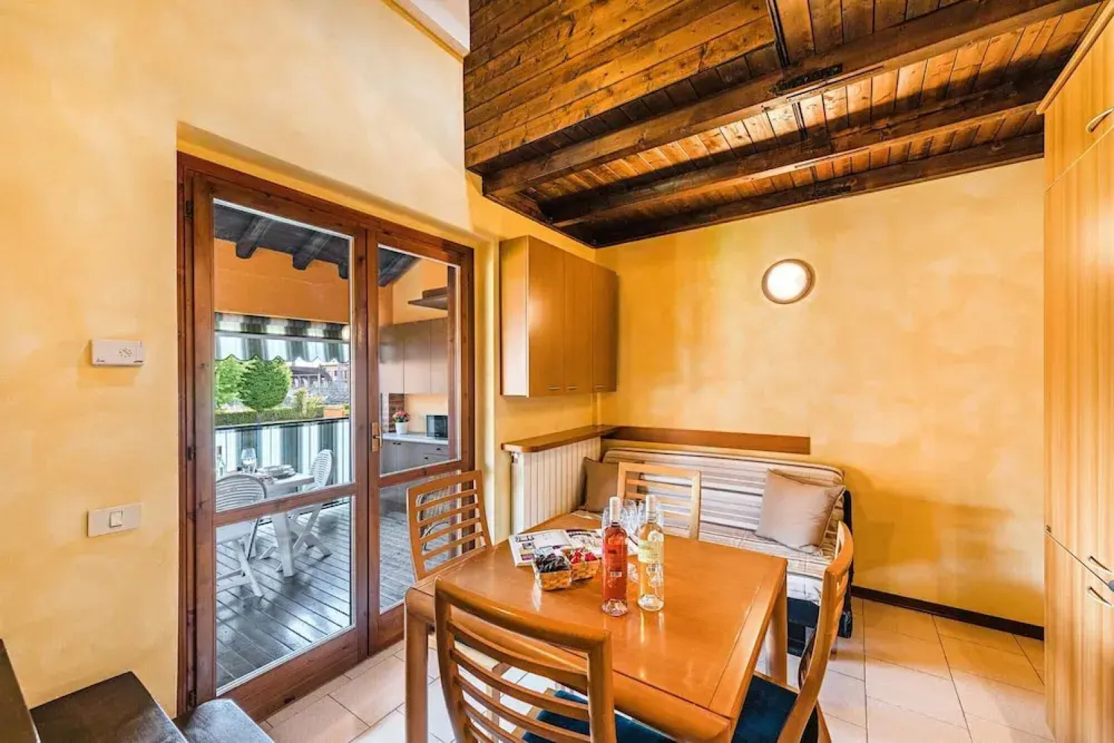 I Girasoli C14 Apartment by Wonderful Italy