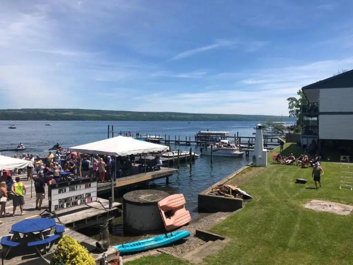 Showboat Motel Restaurant & Bar