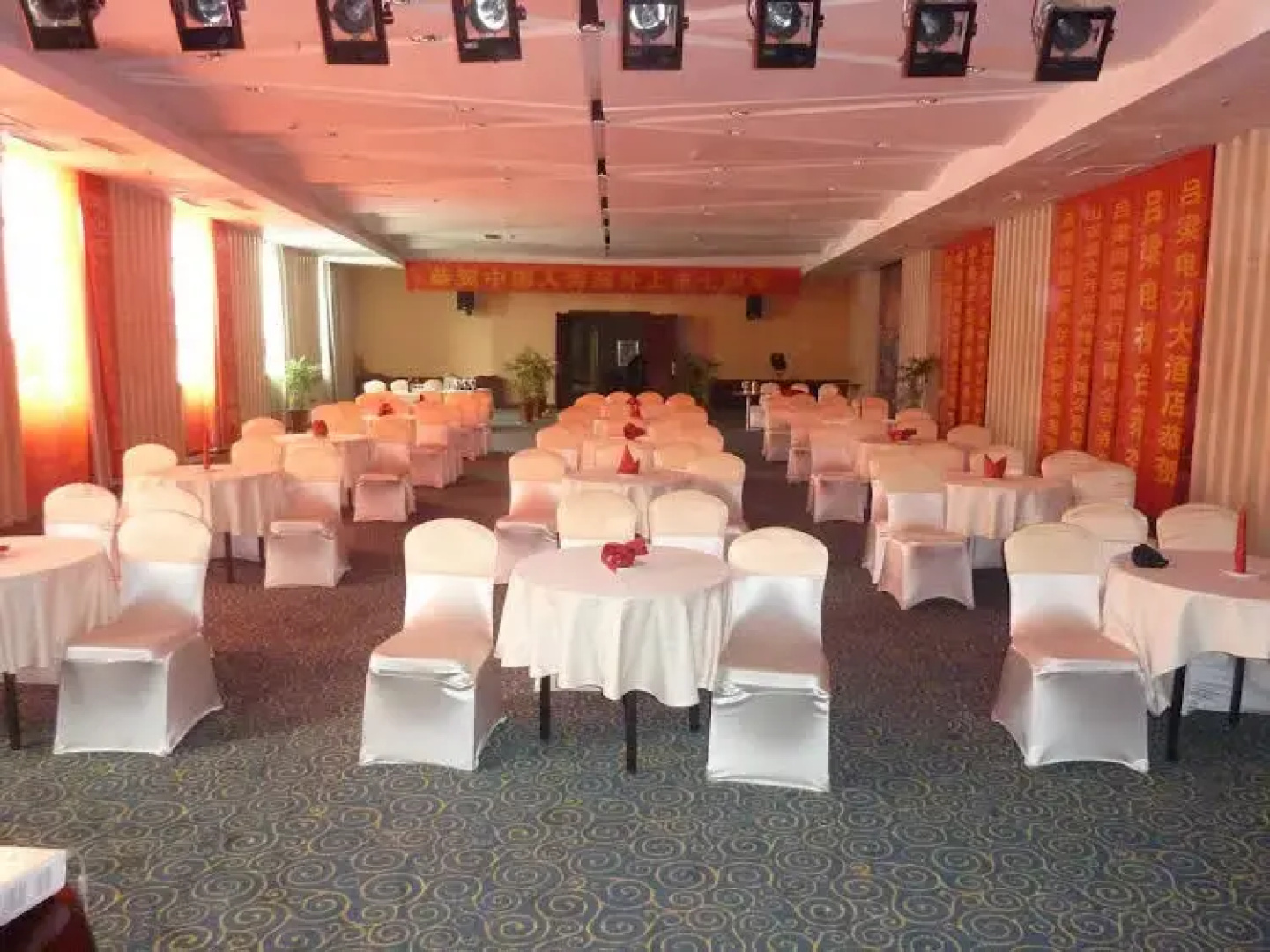 Lvliang Oriental Lily Hotel