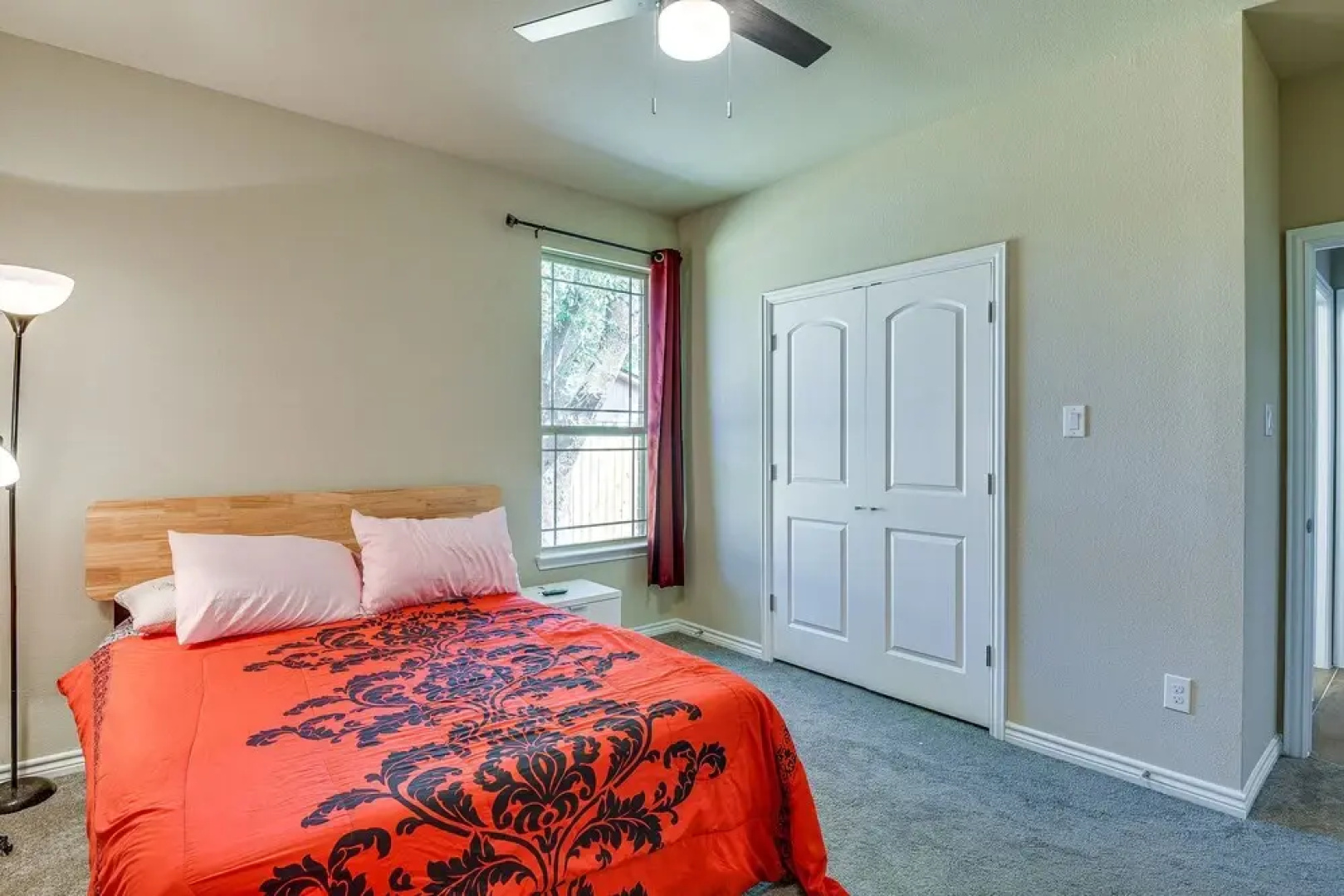 Grand Prairie Gem w/ Yard ~ 5 Mi to At&t Stadium!