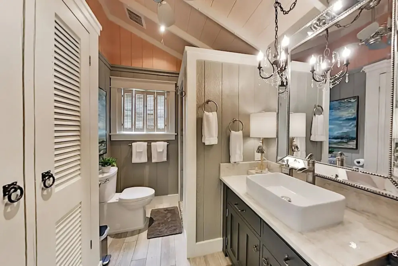 Charming W/ Chic Decor -- Walk To Downtown 3 Bedroom Home