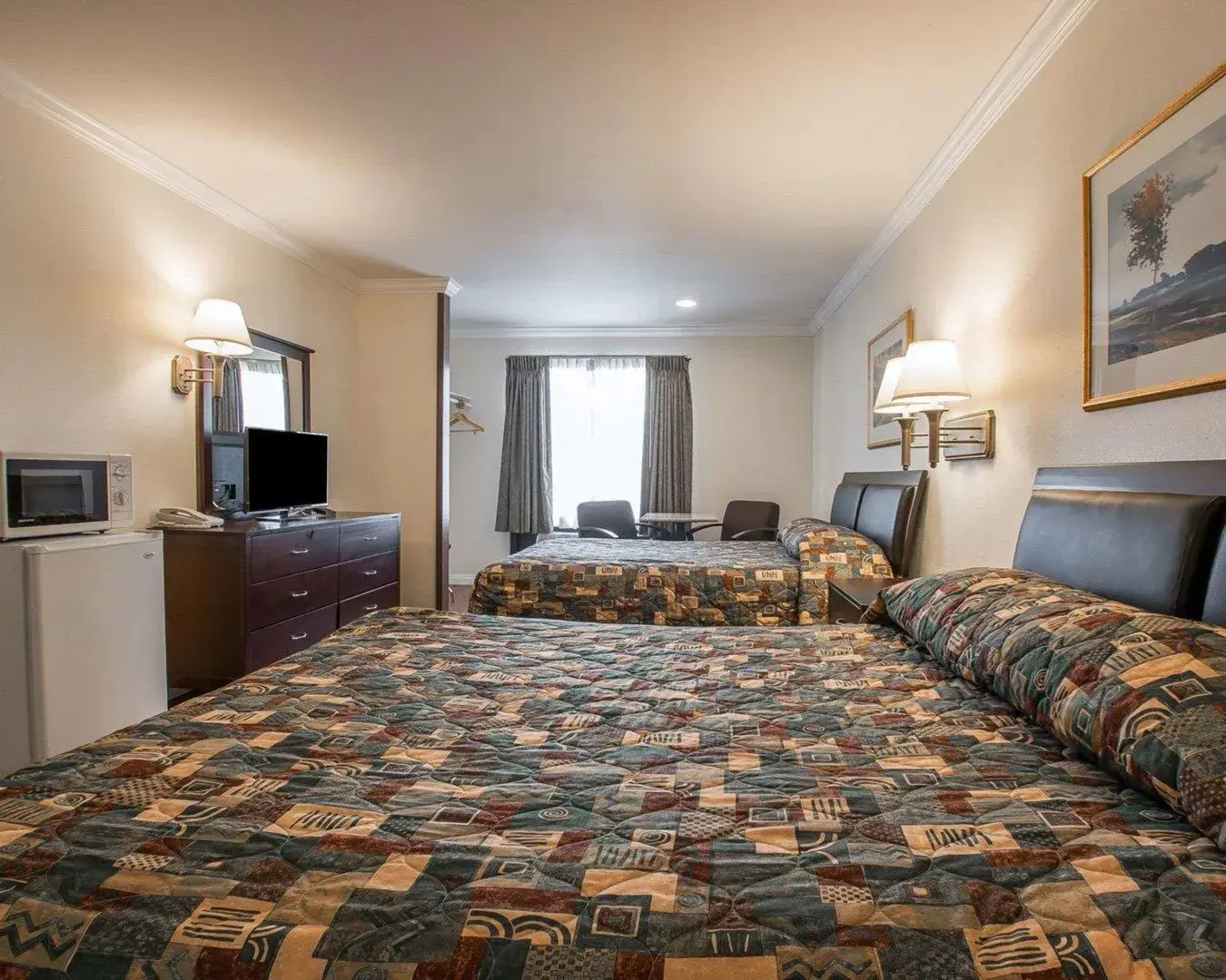Palm Inn Hotel near Tyler Mall Riverside