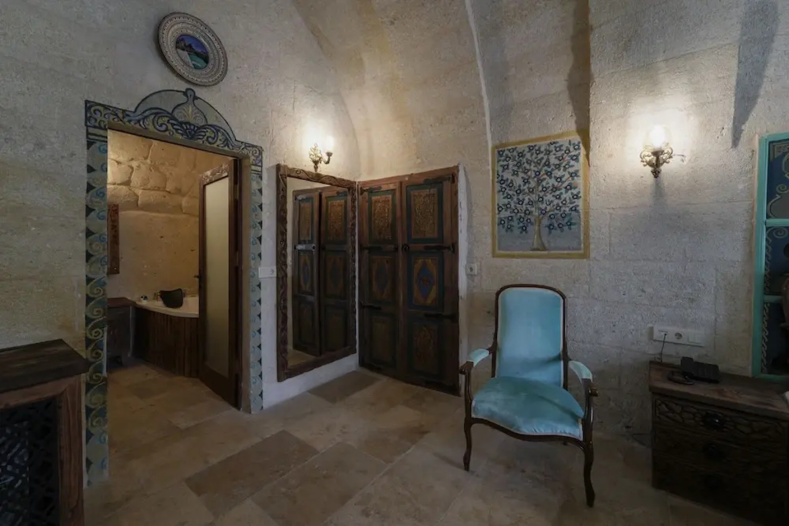 Capp Royal Cave Hotel