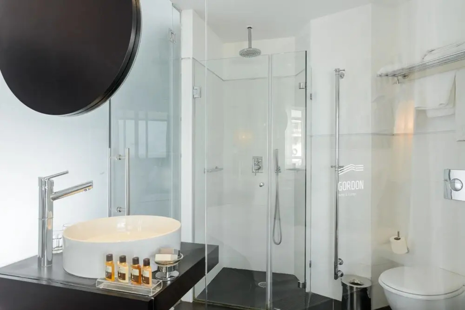 Gordon Hotel & Lounge