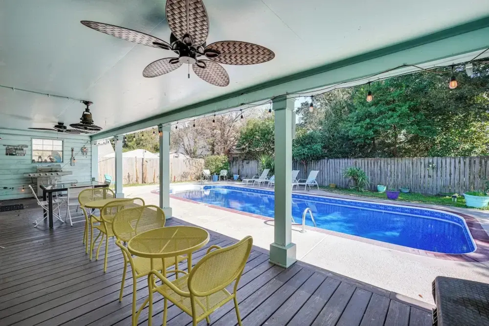 2 Mi to Gulfport Beaches: Poolside Paradise!