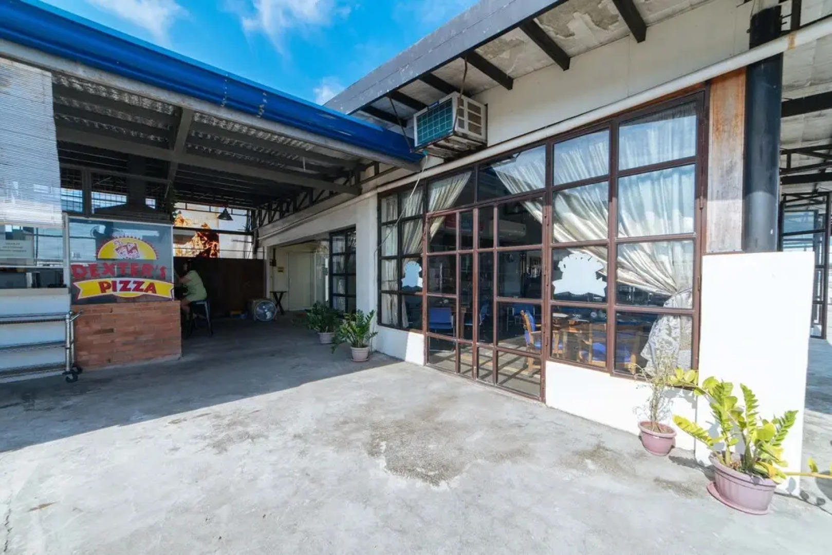 Mercedes Hotel by RedDoorz