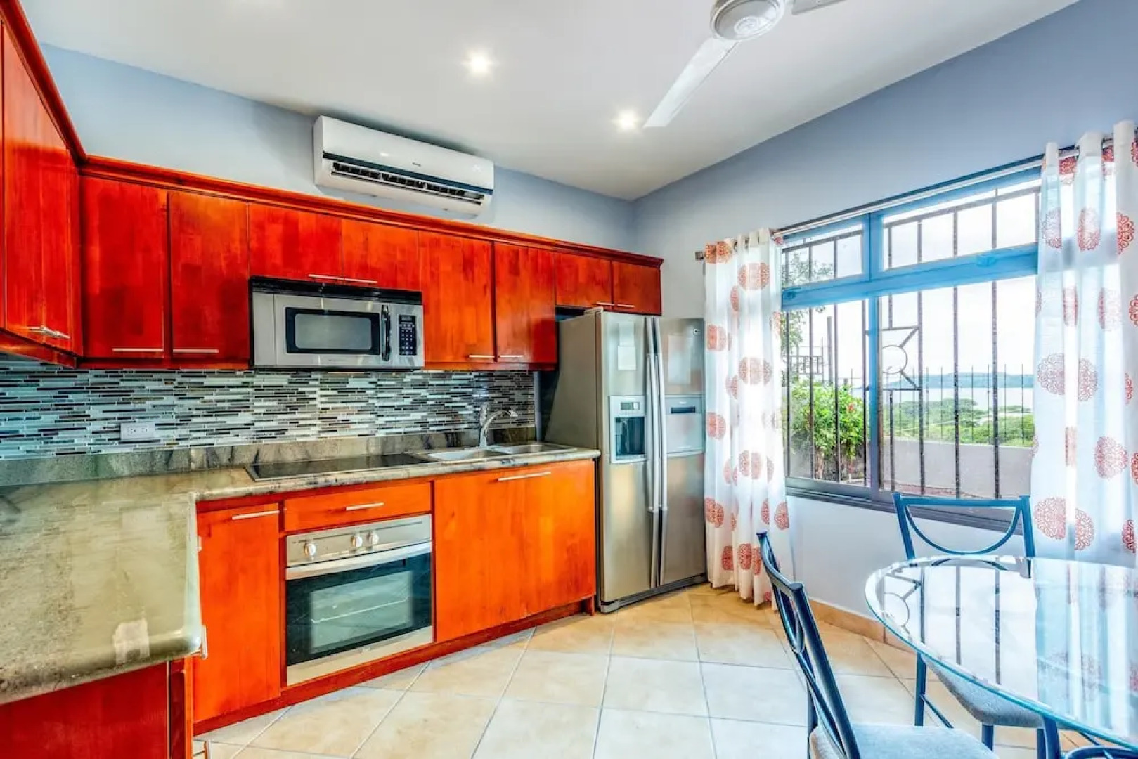 2 Bedroom Ocean-View Condo with Pool