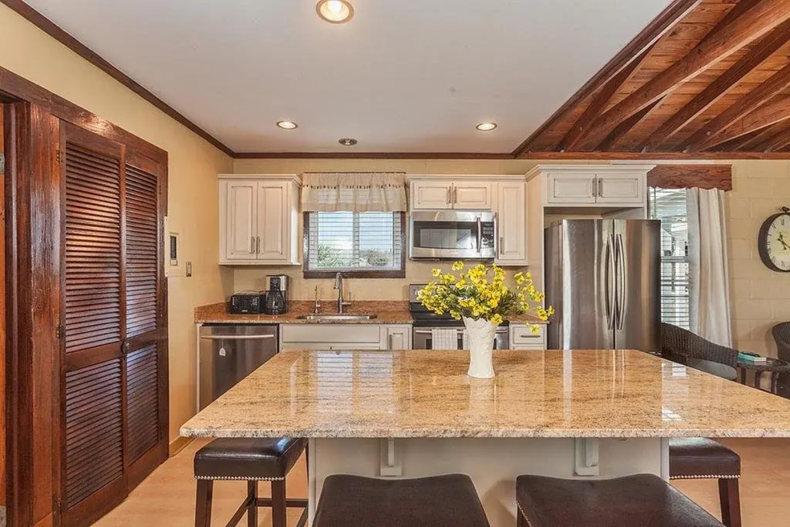 Seashell 3 Br Home by RedAwning