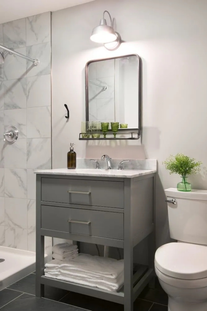 Main and Mountain Bar & Motel