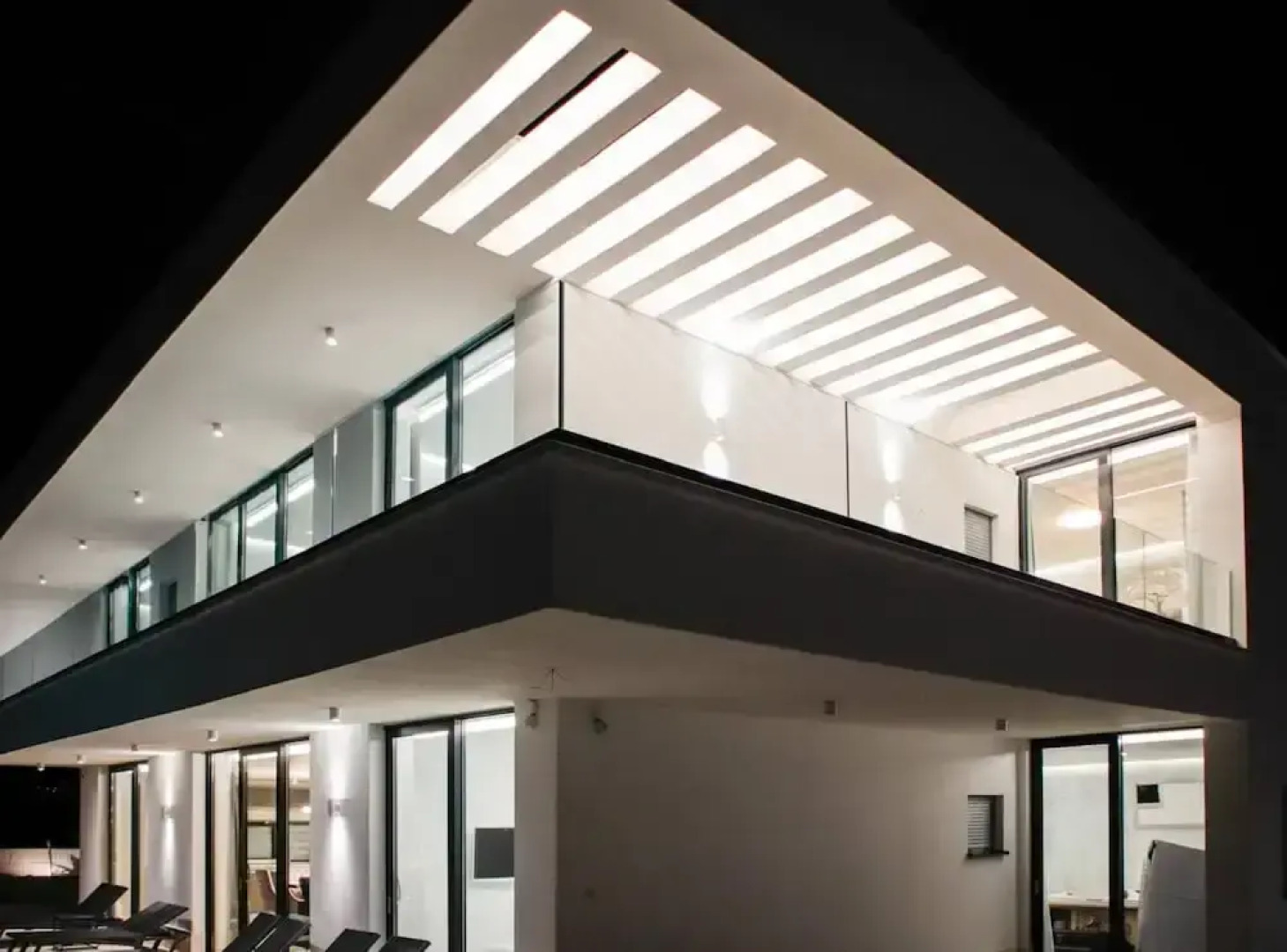 Sunset Serenity Villa With Pool, Gym and Sauna