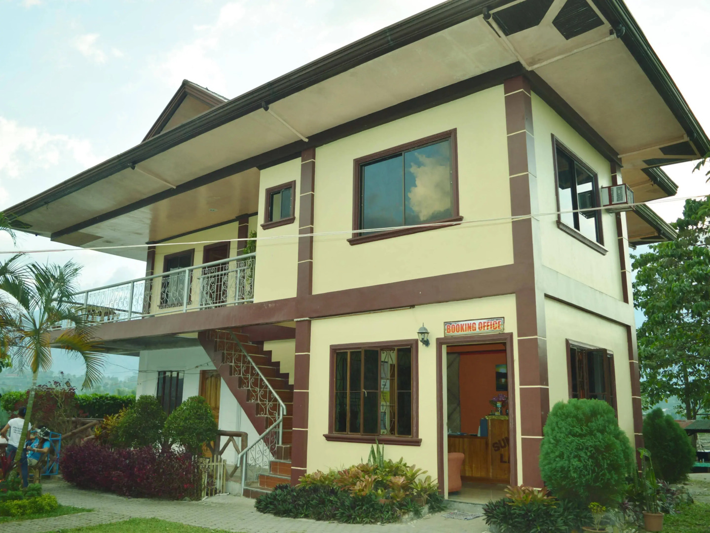 Sunrise Garden Lake Resort