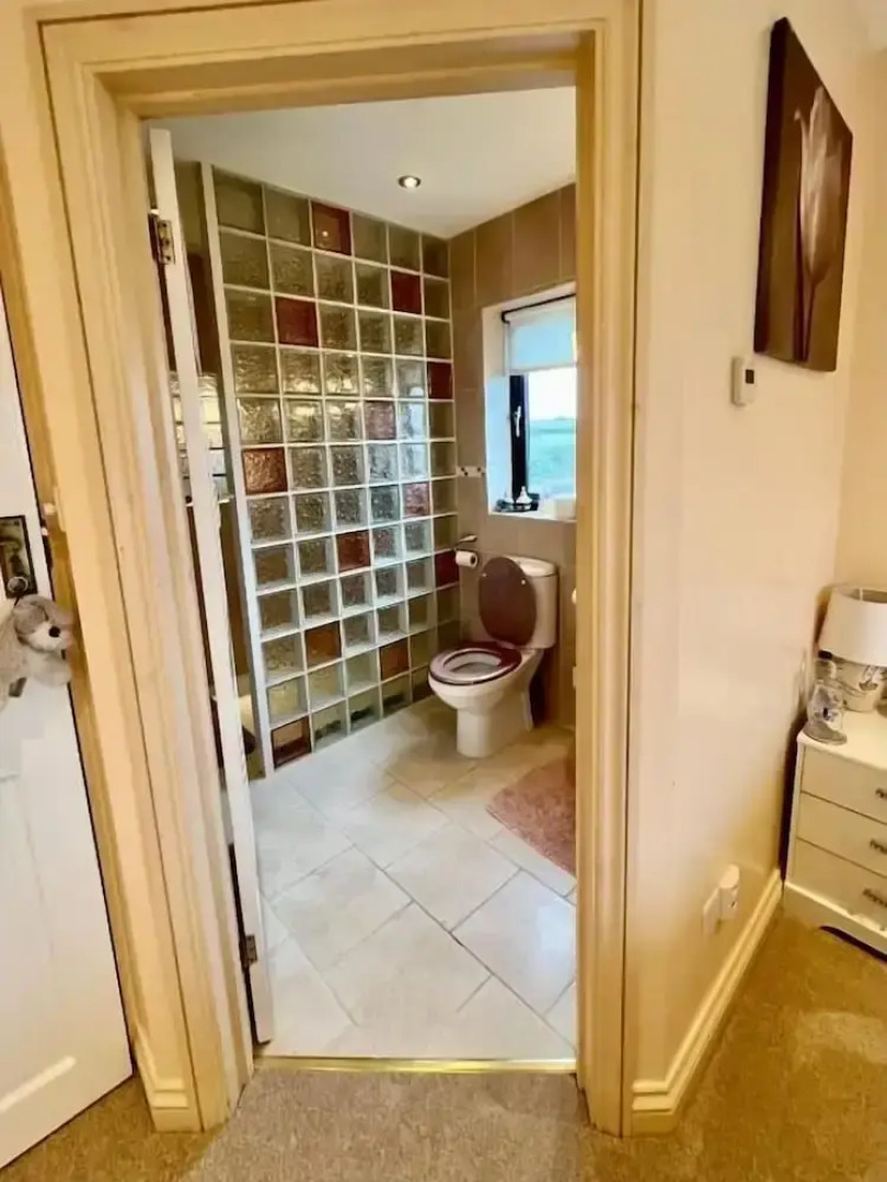 WILLOW RIDGE - a large country house with 3 rental rooms