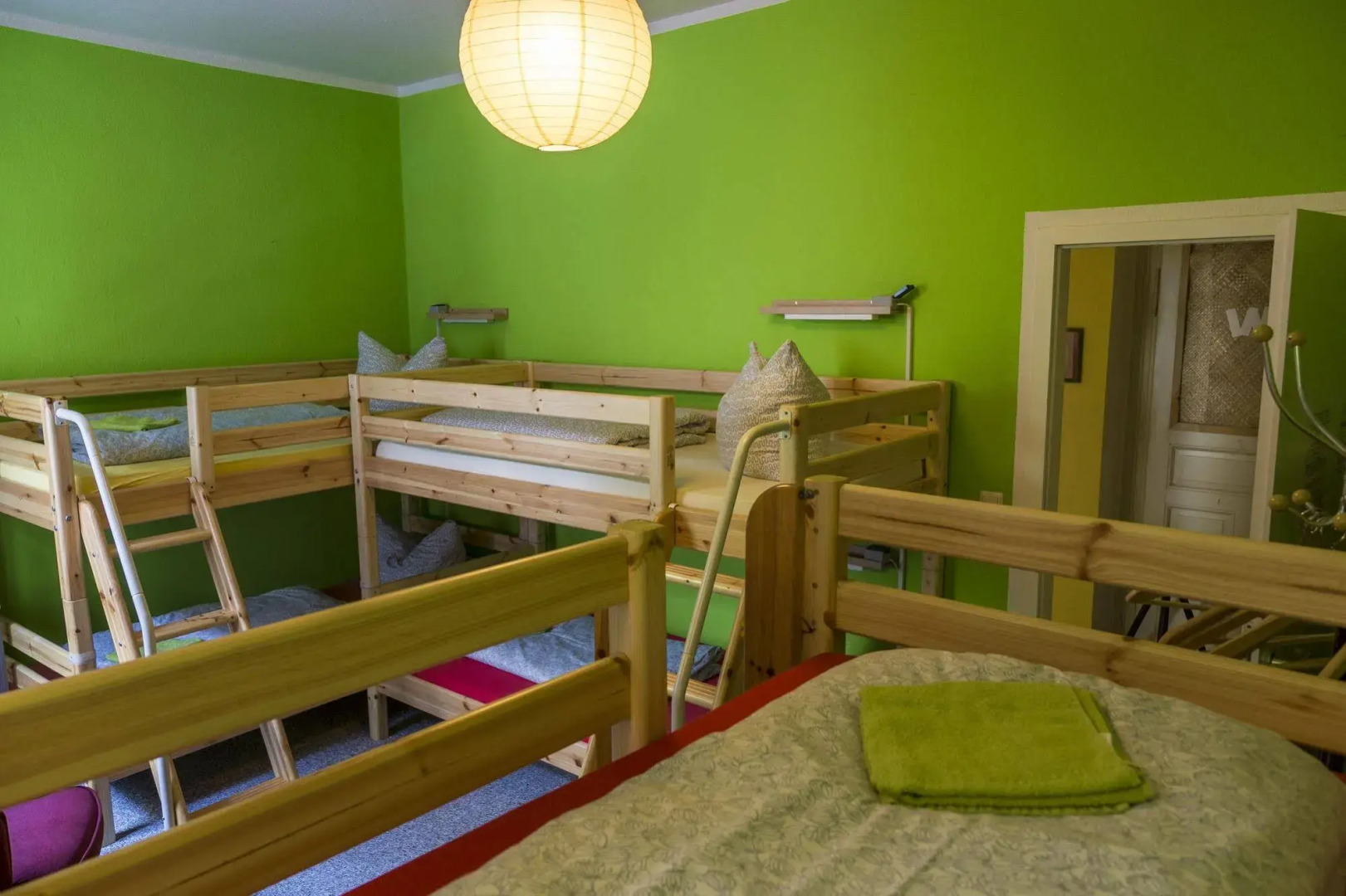 Lollis Homestay - Hostel