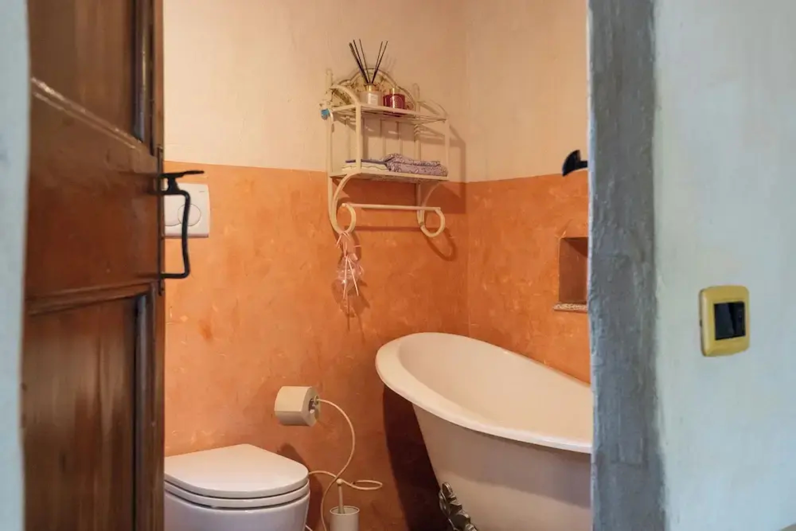 Tenuta di campagna con piscina immersa nel verde