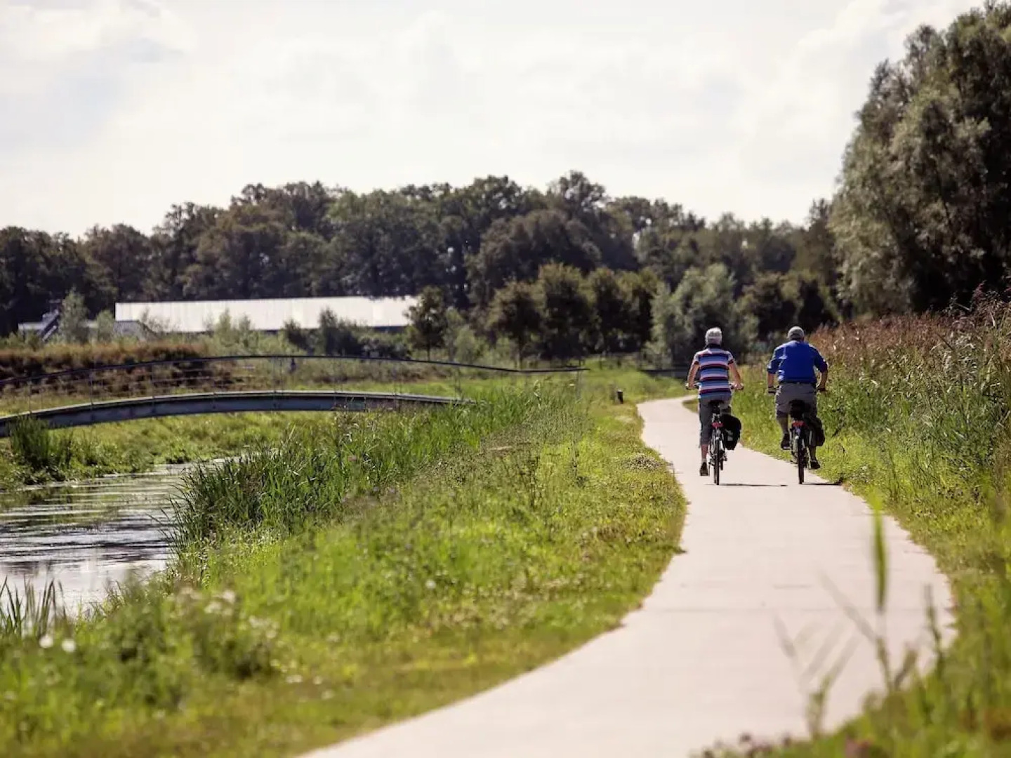 Cozy Farmhouse with Decorative Fireplace near Nature