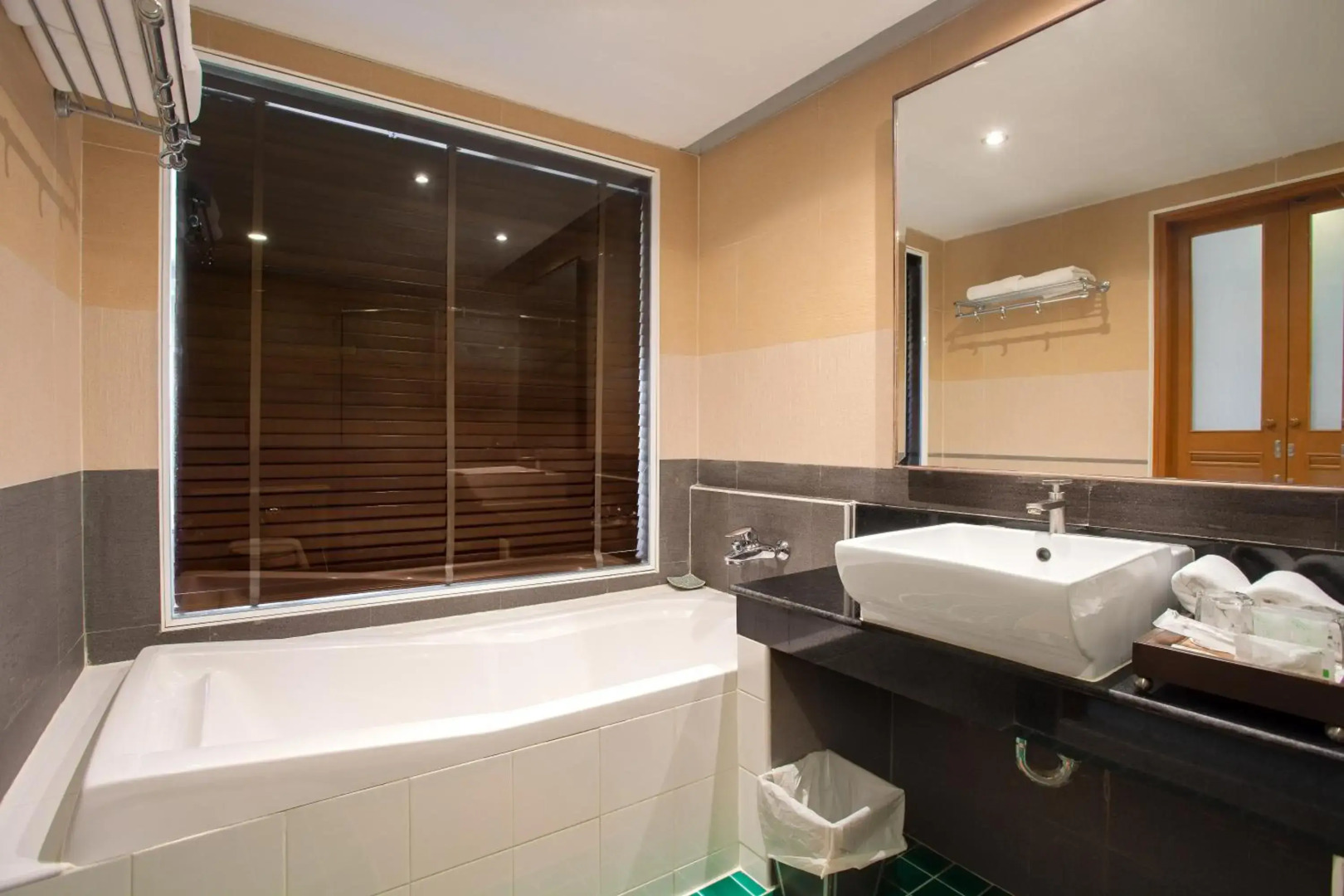 Thanthip Beach Resort