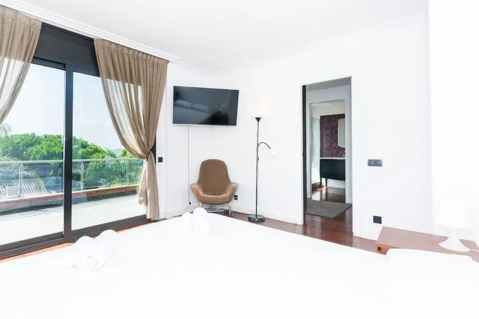 HomeHolidaysRentals Adonis