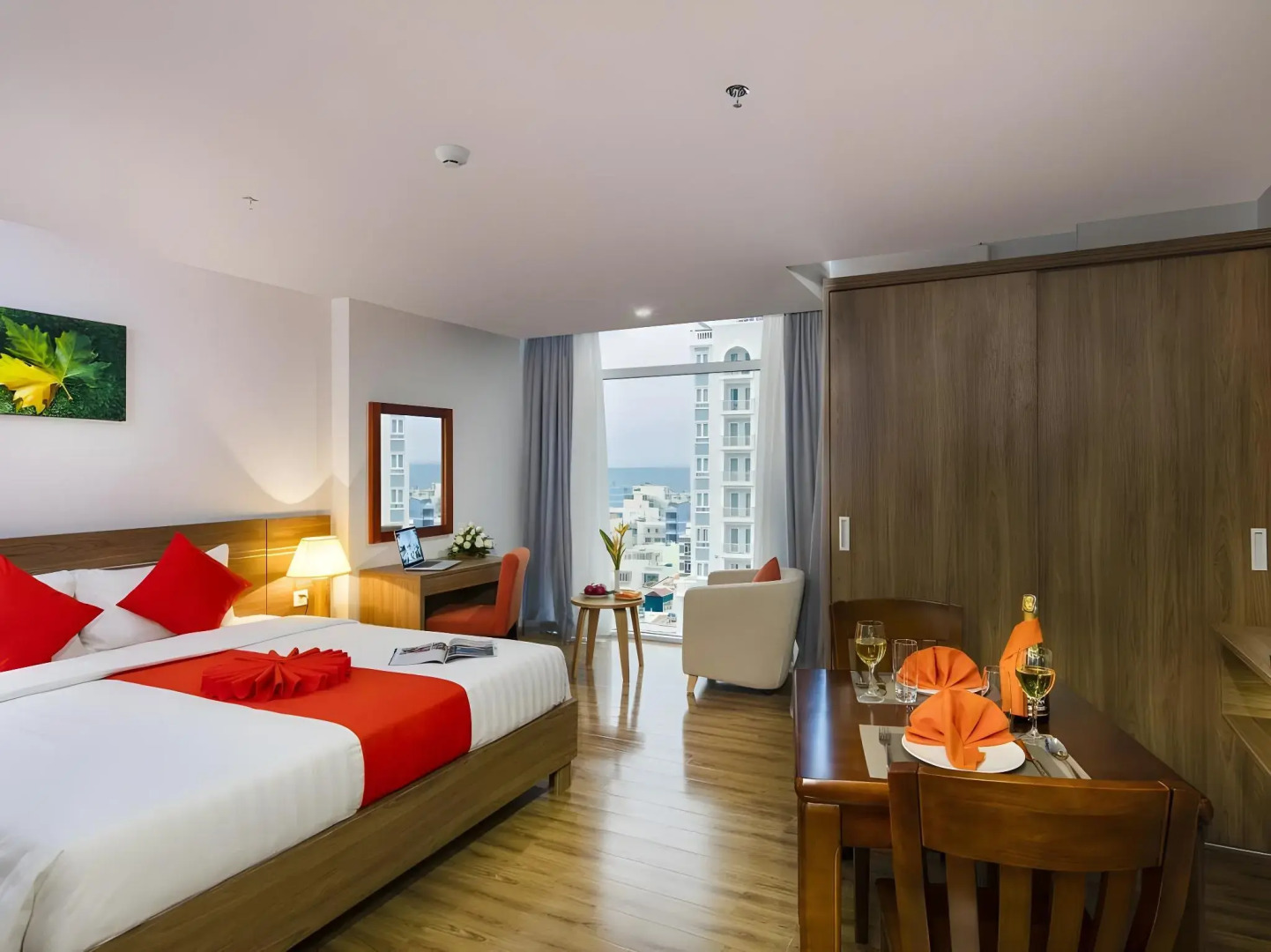 Maple Leaf Hotel & Apartment